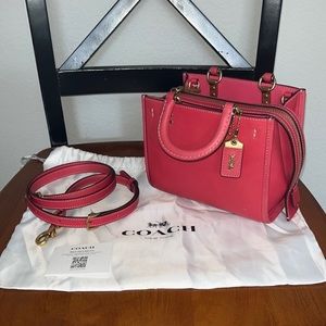 Coach Rogue 17 - Bright Carmine